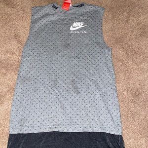 Nike top with expand bottom